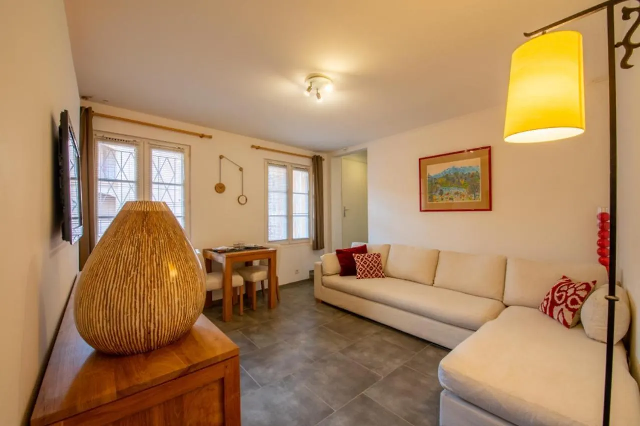Superb Apartment In The Center Of Saint Tropez 쎙뜨호뻬